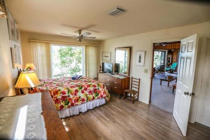 Room 3 of 18