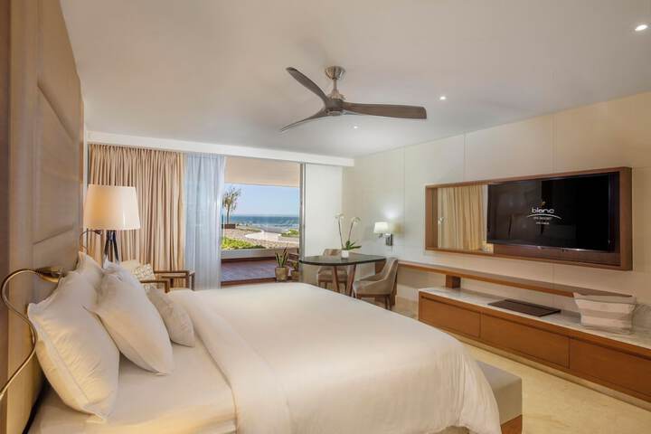 Room 34 of 182