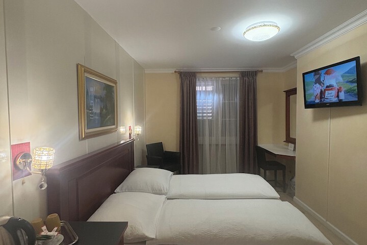Room 130 of 266