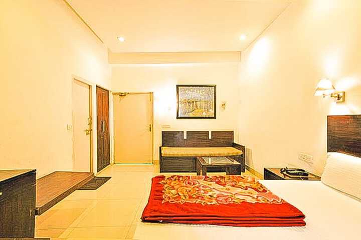 Room 10 of 19