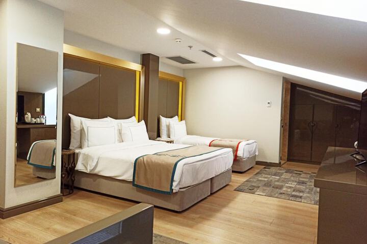 Room 12 of 40