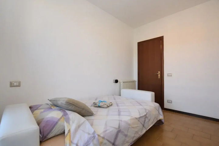 Room 3 of 11