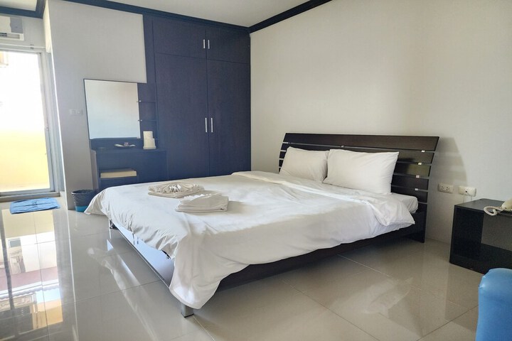 Room 6 of 72