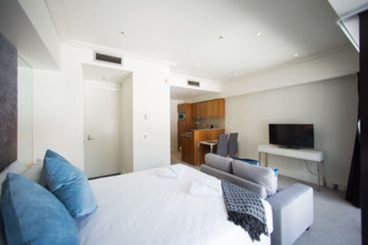 Room 6 of 12