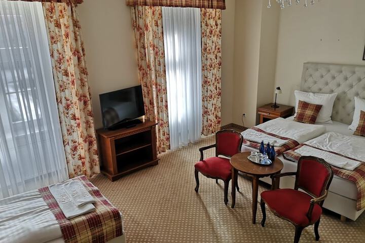 Room 17 of 48