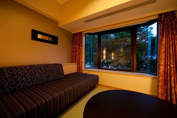 Room 13 of 43