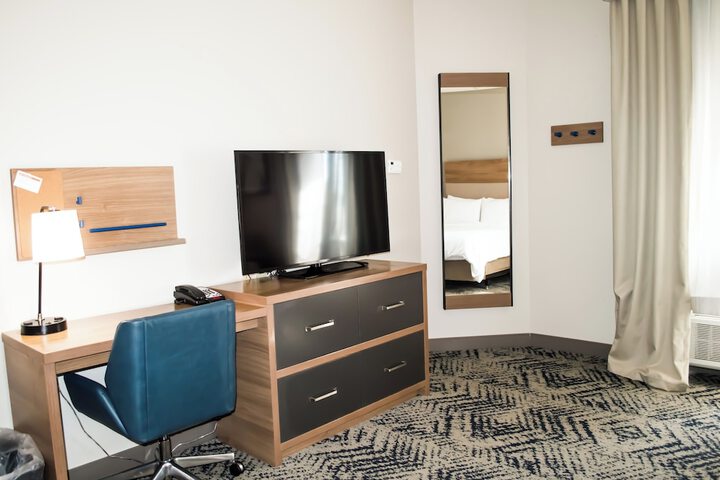 Room 6 of 40