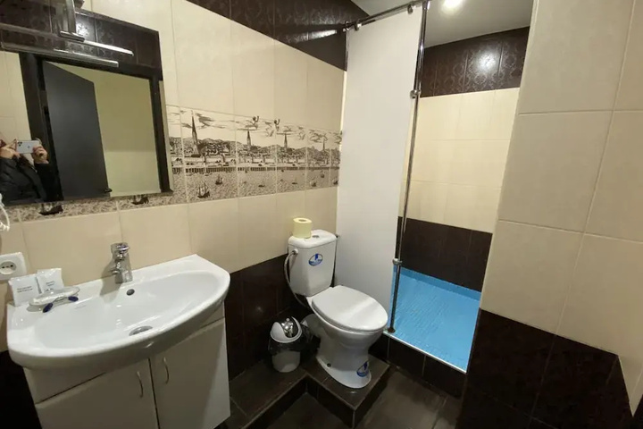 Room 4 of 12