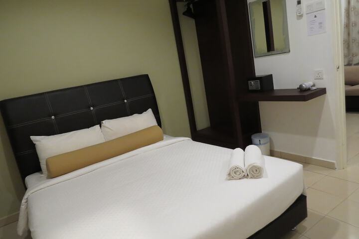 Room 3 of 25