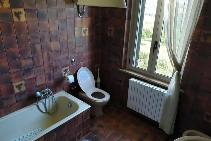 Room 6 of 15