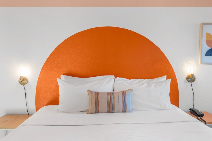 1 King Bed (8 of 11)