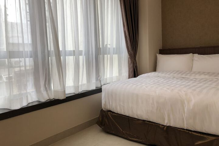 Room 2 of 19