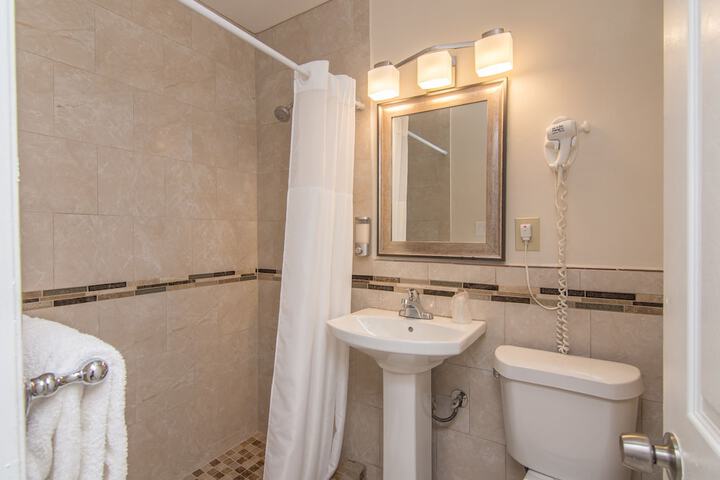 2 Double Beds (6 of 7)