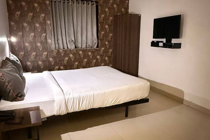 Room 6 of 14