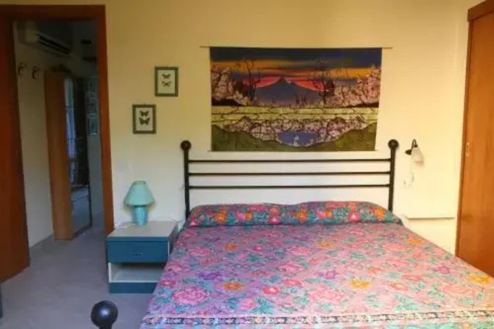 Room 4 of 10