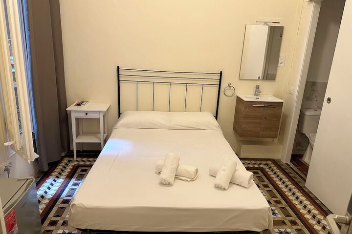 Room 2 of 43