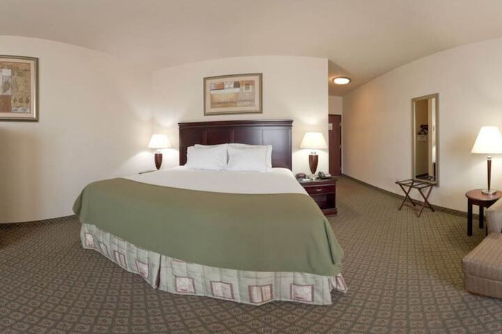1 King Bed (14 of 15)