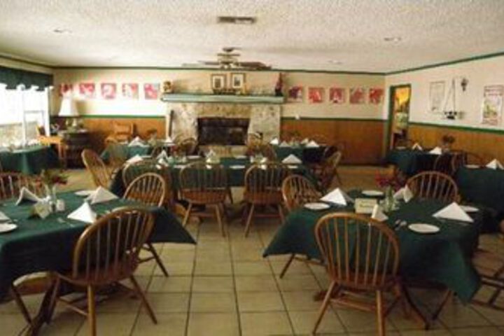 Dining 4 of 23