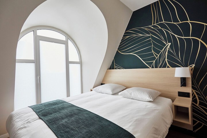 Room 9 of 48