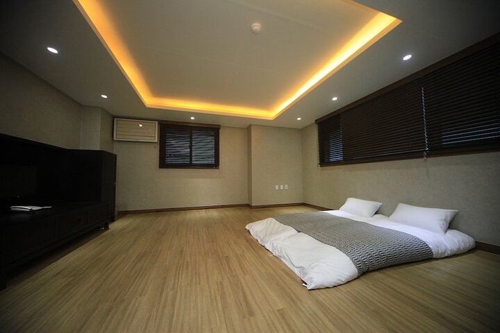 Room 16 of 119