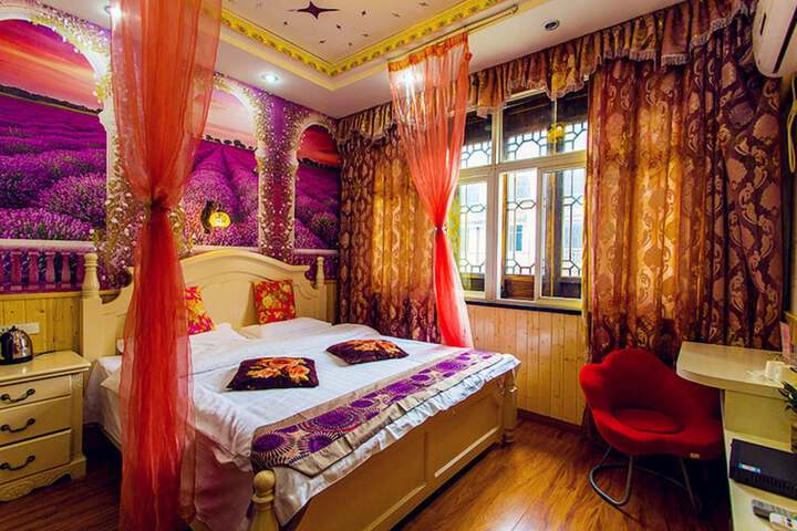 Room 8 of 22