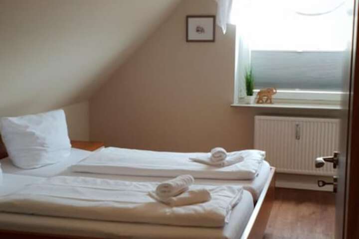 Room 10 of 42
