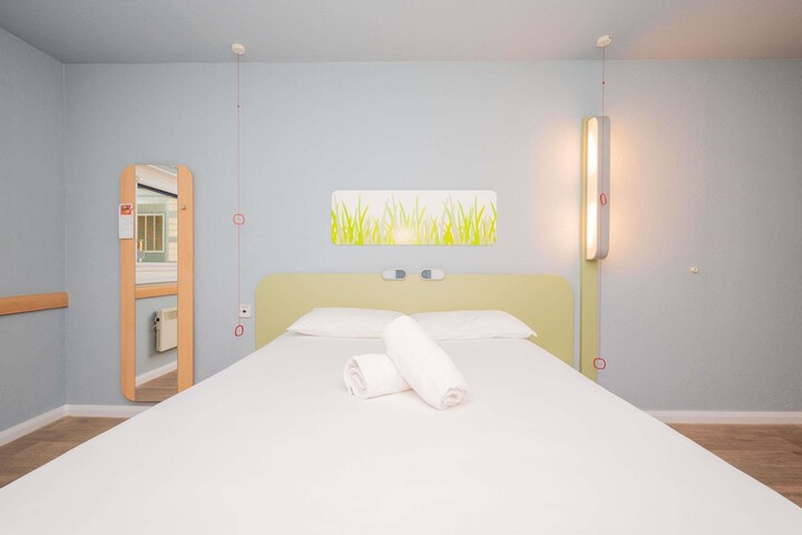 Room 35 of 127
