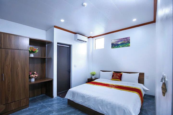 Room 8 of 14