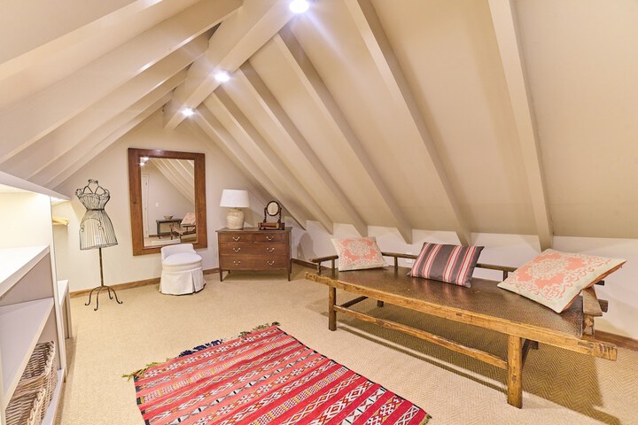 Room 28 of 84