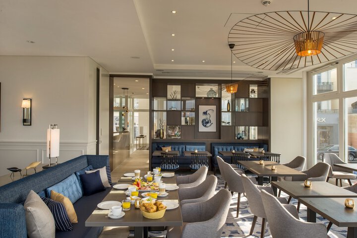 Breakfast/Coffee Service 31 of 40