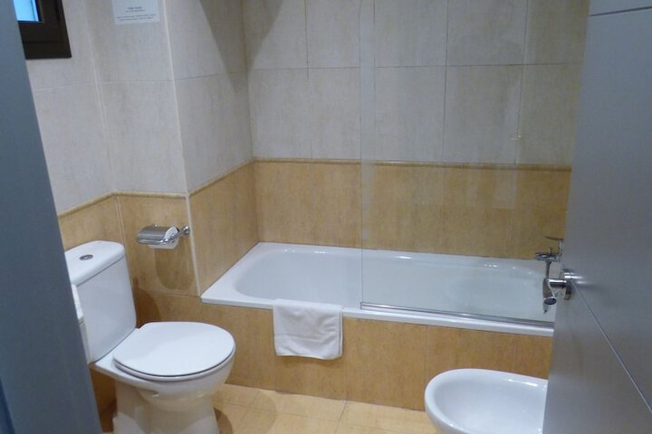Room 120 of 193