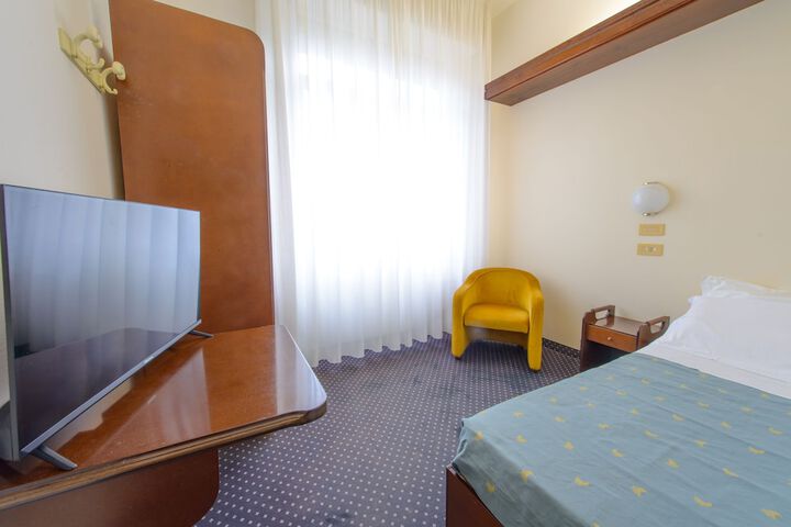 Room 8 of 70