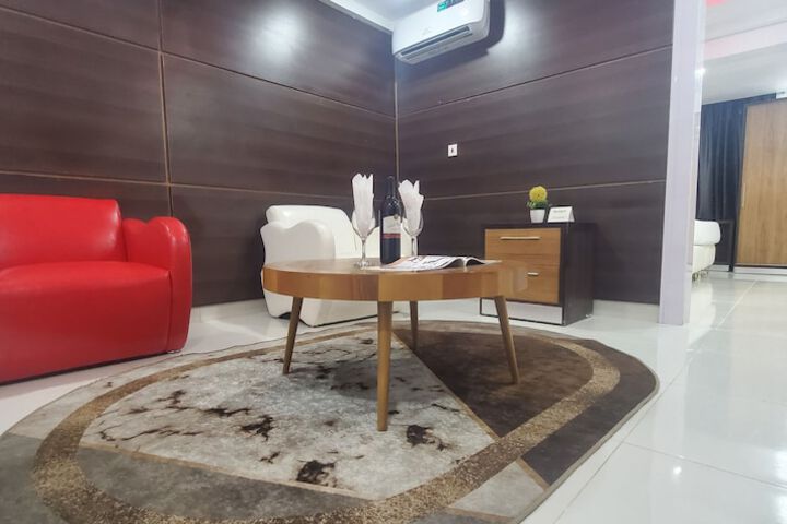 Room 28 of 79