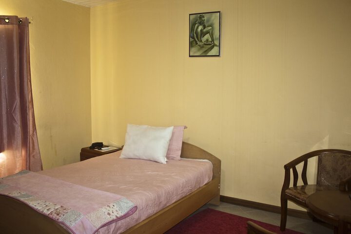 Room 9 of 66