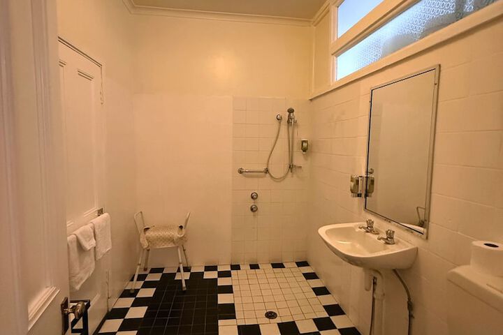 Room 26 of 39