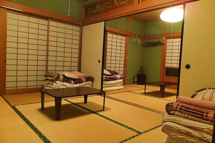 Room 8 of 33