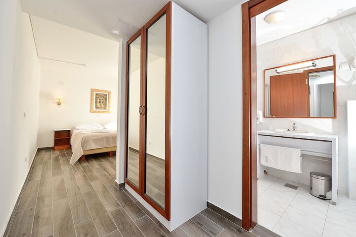 Room 15 of 44