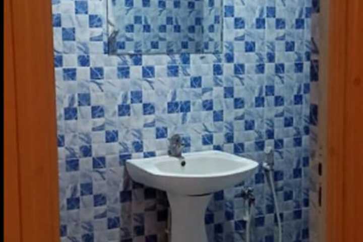 Room 13 of 16