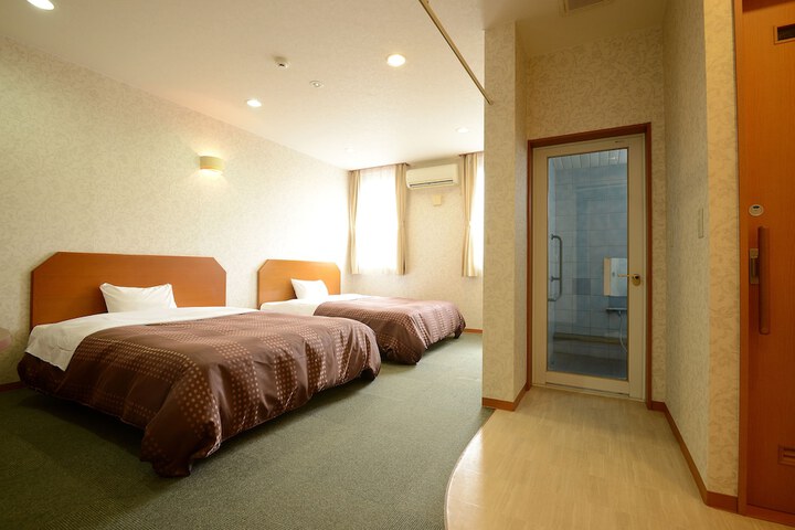 Room 9 of 82