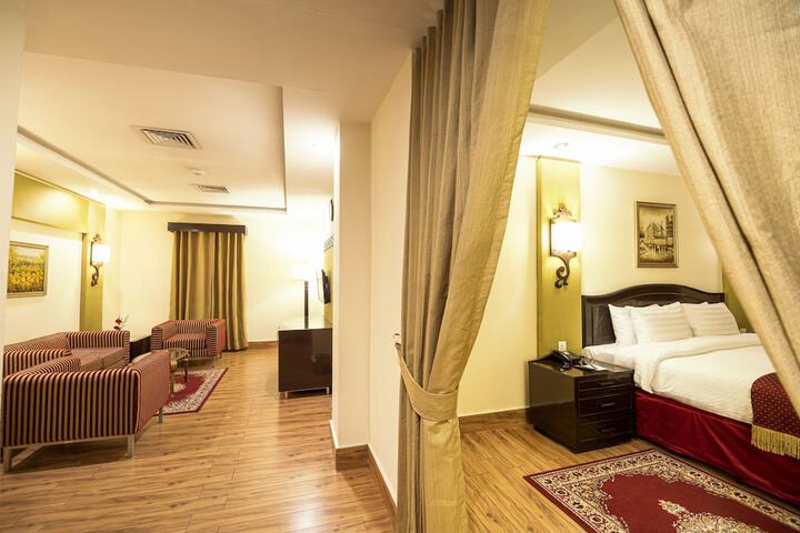 Room 9 of 37