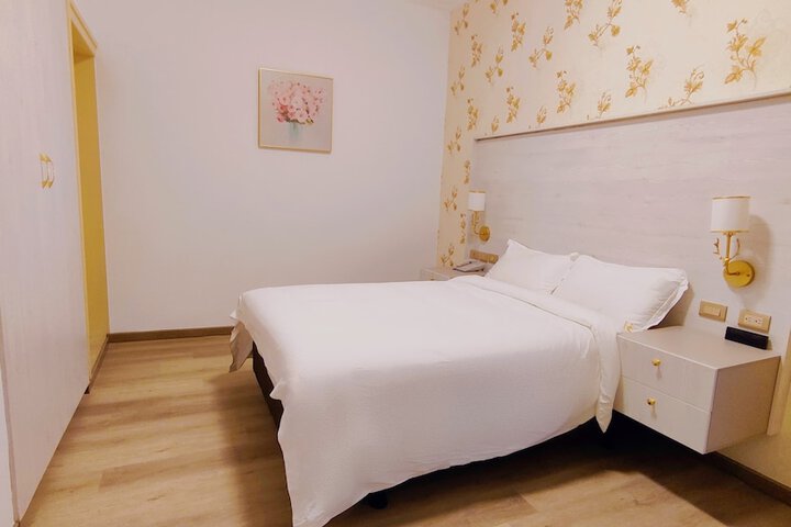 Room 15 of 90