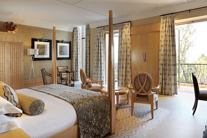 Room 5 of 109