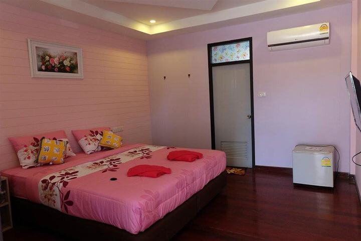 Room 4 of 32