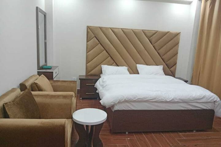 Room 6 of 12