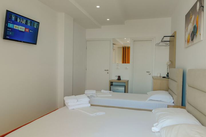 Room 38 of 98