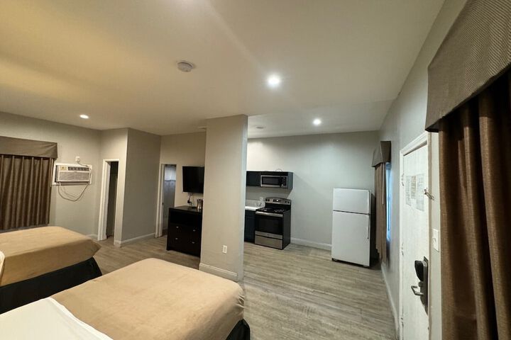 Room 7 of 33
