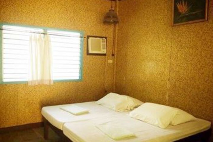 Room 9 of 12