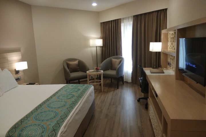 Room 6 of 96