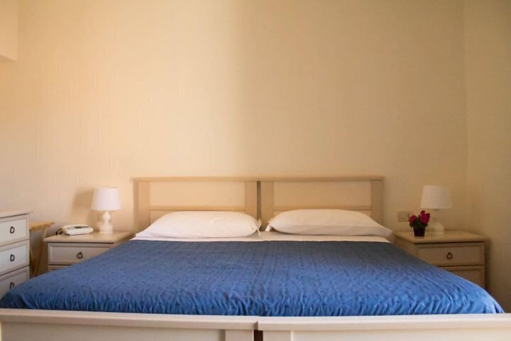 Room 4 of 20