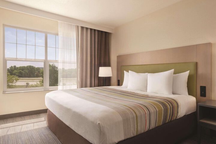 1 King Bed (9 of 9)